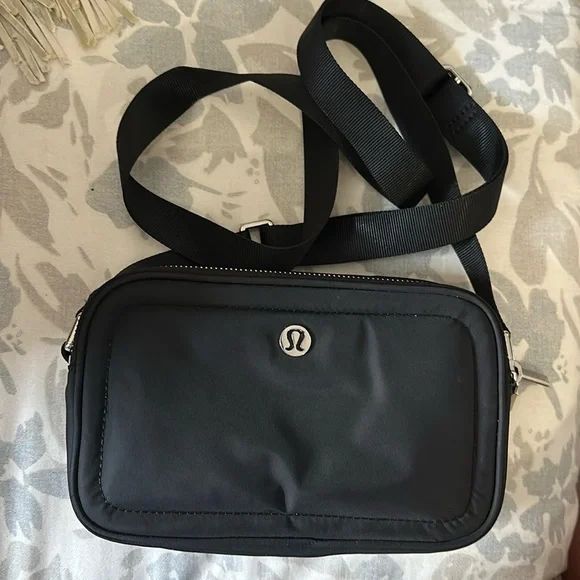 lululemon athletica Black Crossbody Bag - Picture 1 of 5